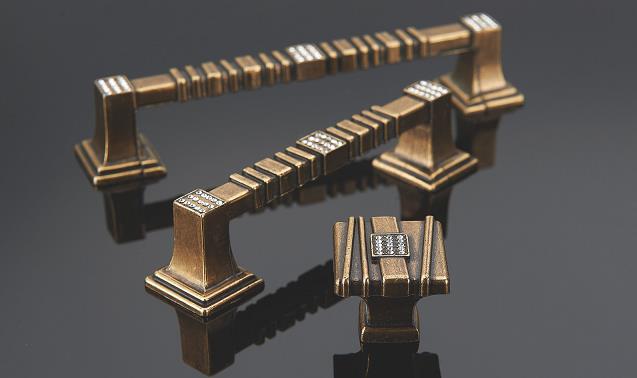 Kristallfach-Züge und Griffe mit antiken Bronze-/Antiken