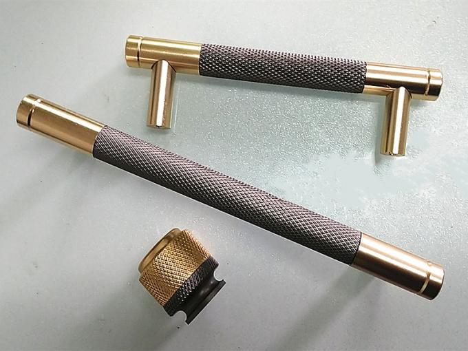 Zieht stilvoller Griff-Küchenschrank Finnlands und behandelt